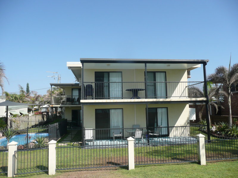 4/4 Allamanda Avenue, Forrest Beach, QLD 4850