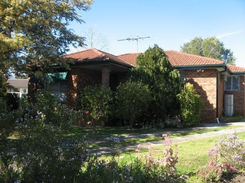 9 Raven Place, Ingleburn, NSW 2565