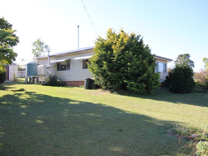 15 Phelhampton Crescent, Wallangarra, Qld 4383 Property Details