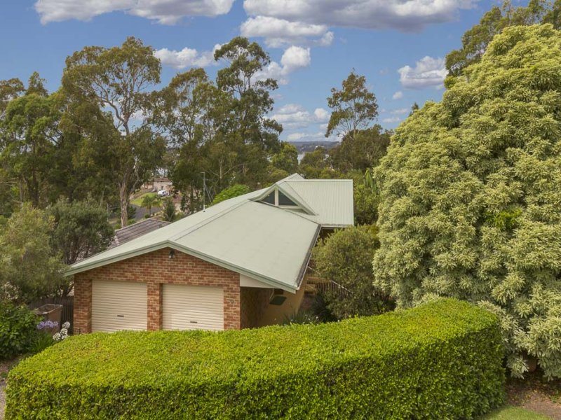 17 Hawks Nest Place, Surfside, NSW 2536