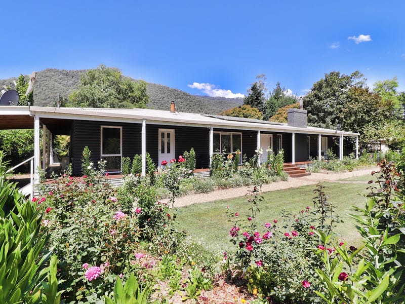 107 Great Alpine Road, Harrietville, VIC 3741
