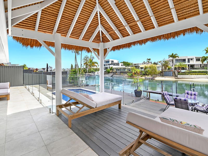 9 Etna Street, Isle Of Capri, Qld 4217 House for Rent