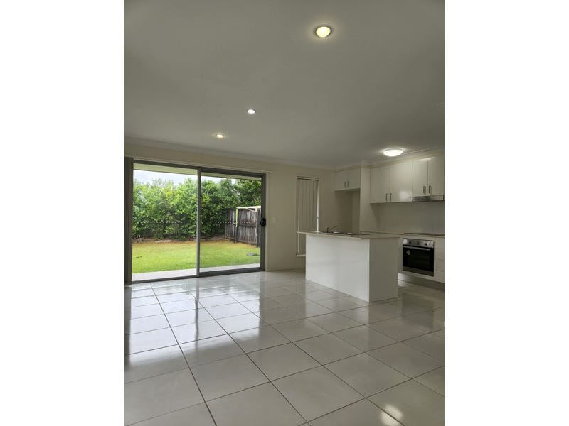 1/24 Fletcher Cres, Pacific Pines, QLD 4211