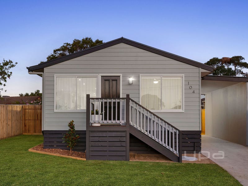 104 Robertson Drive, Mornington, VIC 3931