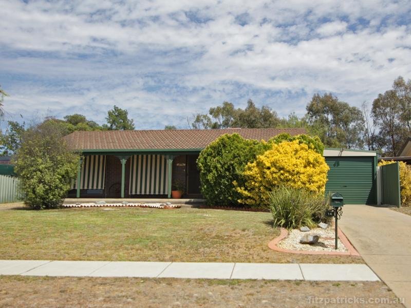 14 Pugsley Avenue, Estella, NSW 2650