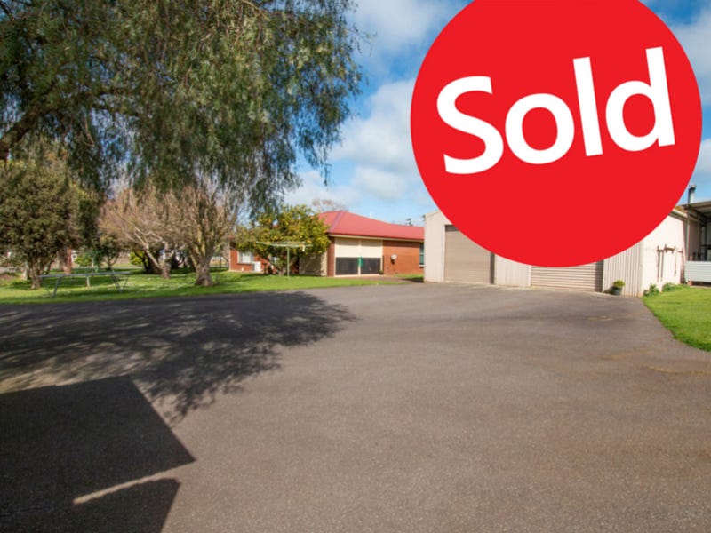 43 Mackinnons Bridge Road, Noorat, VIC 3265