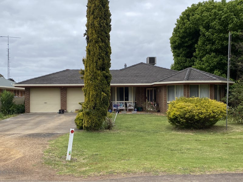 38 LAIDLAW AVENUE, Edenhope, Vic 3318 Property Details