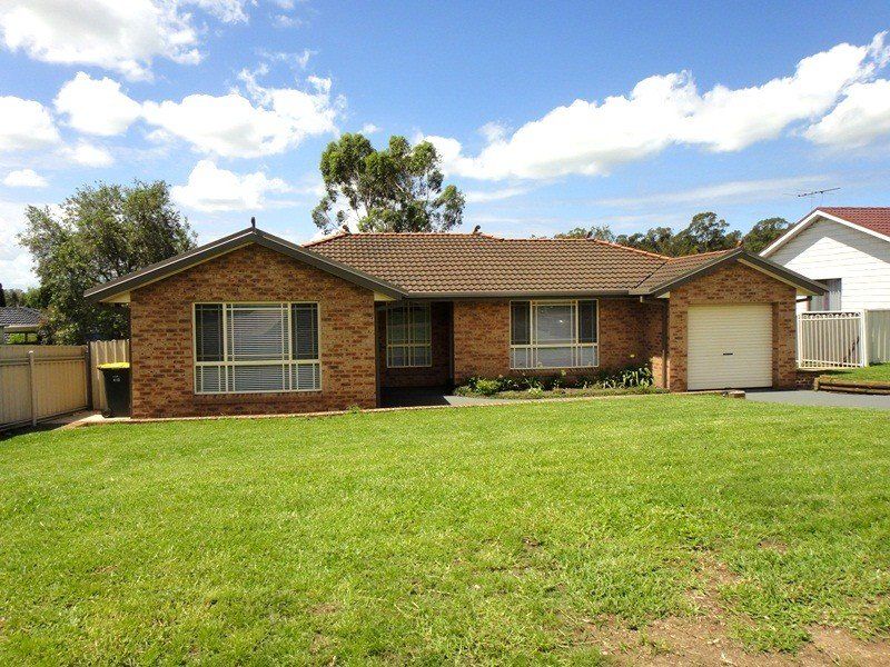 31 Welwin Cres, Thornton, NSW 2322