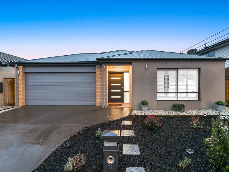 13 Carisbrooke Way, Clyde North, VIC 3978