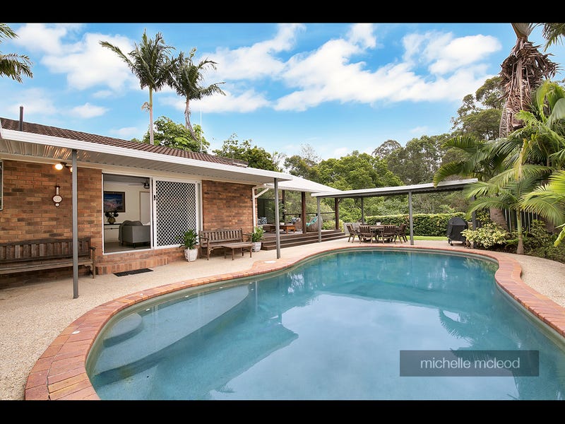 90 Greenford Street, Chapel Hill, QLD 4069