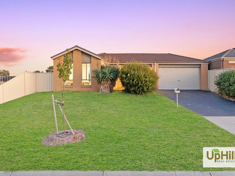 98 Blue Horizons Way, Pakenham, Vic 3810 House for Sale realestate