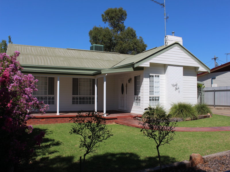 8 Park Avenue, Leeton, NSW 2705