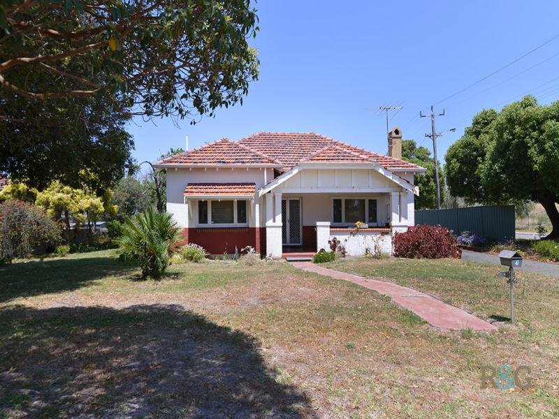 14 Kitchener Road, Melville, WA 6156