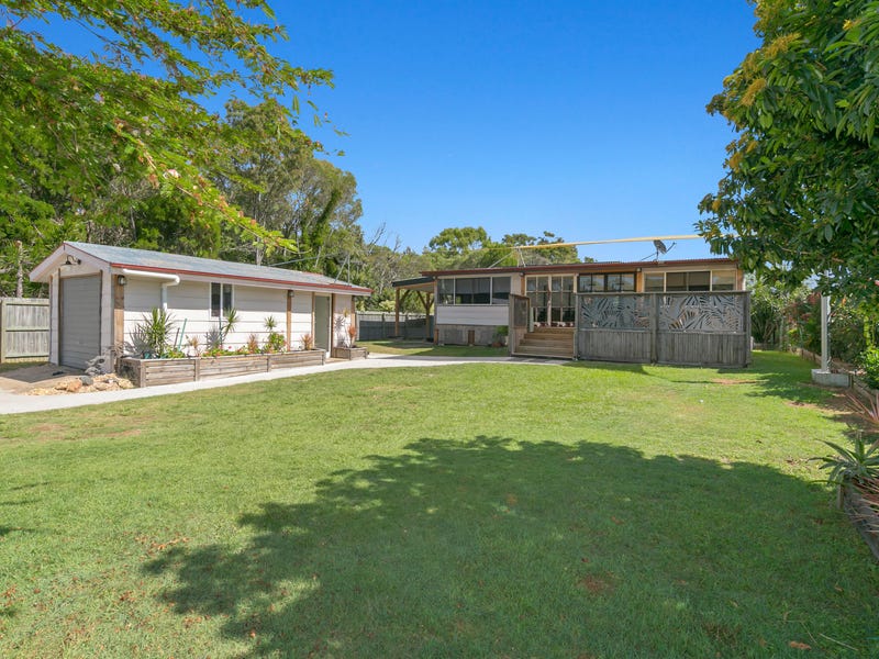 18 Road, Beachmere, QLD 4510