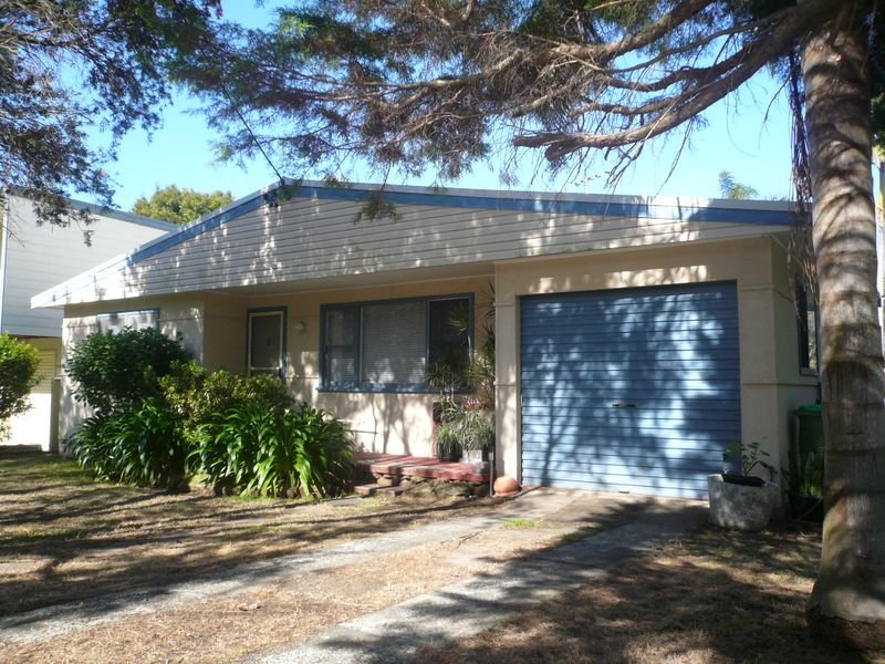 11 Noonan Point Avenue, Point Clare, NSW 2250