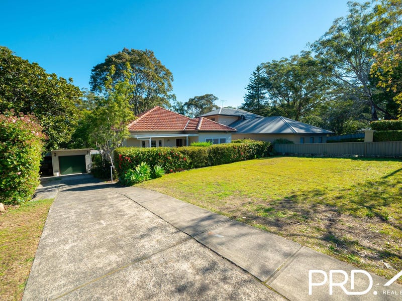 876 Henry Lawson Drive, Picnic Point, NSW 2213
