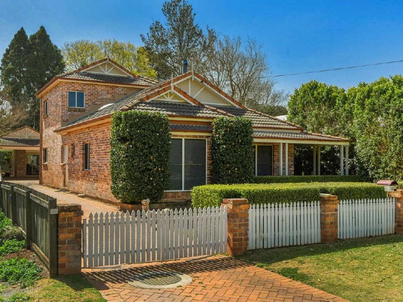 11 Johnson Street, East Toowoomba, Qld 4350 11 Johnson Street, East Toowoomba, Qld 4350