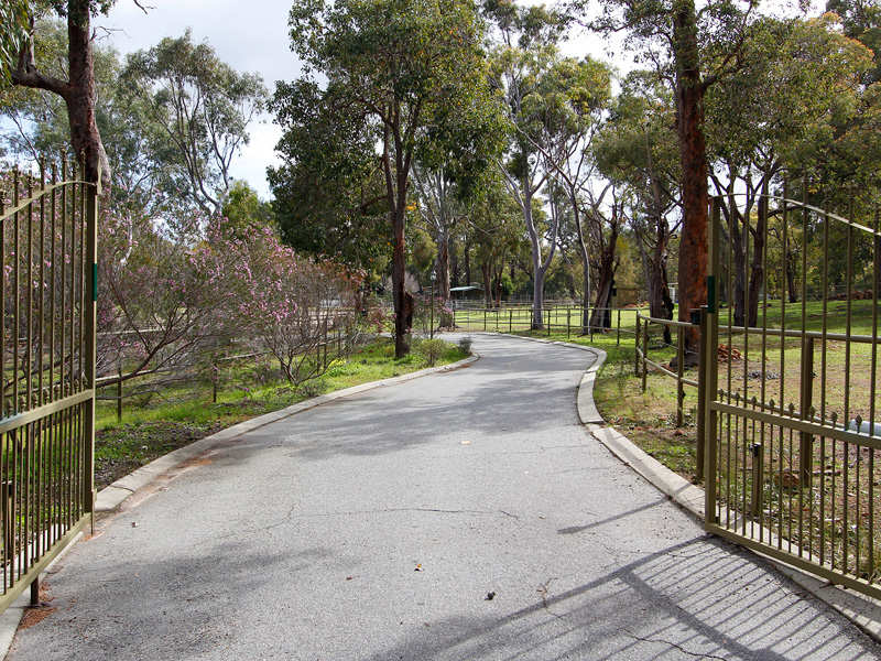 79 Gilchrist Road, Lesmurdie, WA 6076 Property Details