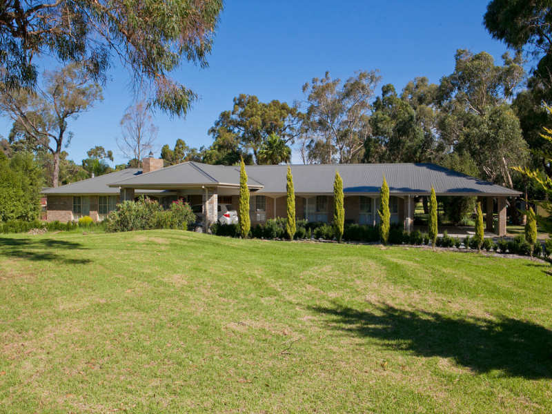 18 Browns Road, Devon Meadows, VIC 3977