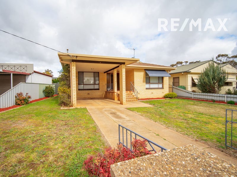 8 Charleville Road, Turvey Park, NSW 2650