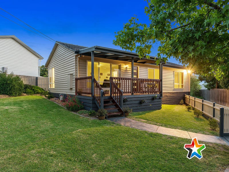 13A Dunoon Street, Mooroolbark, VIC 3138