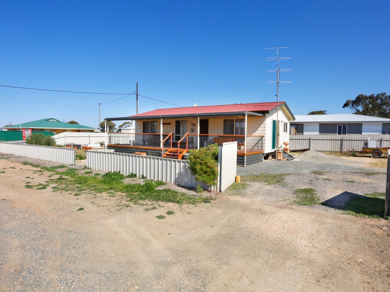 8 Acland Street, Blanchetown, SA 5357