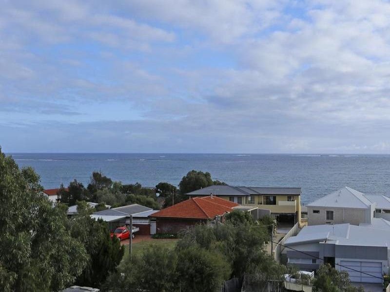 16 Hazel Avenue, Quinns Rocks, WA 6030