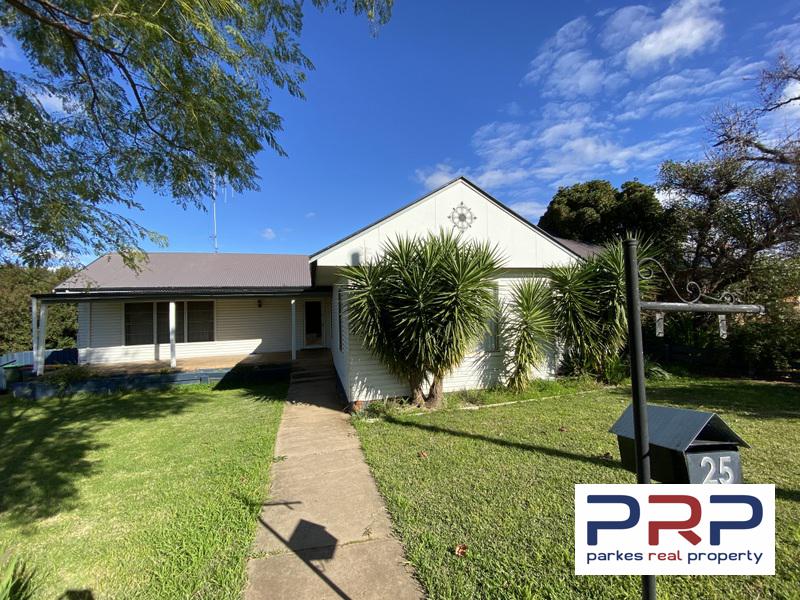 25 Orange Street, Parkes, NSW 2870