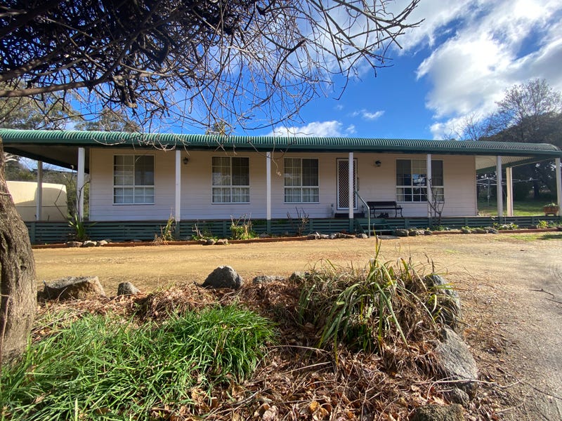 19 Whites Road, Young, NSW 2594