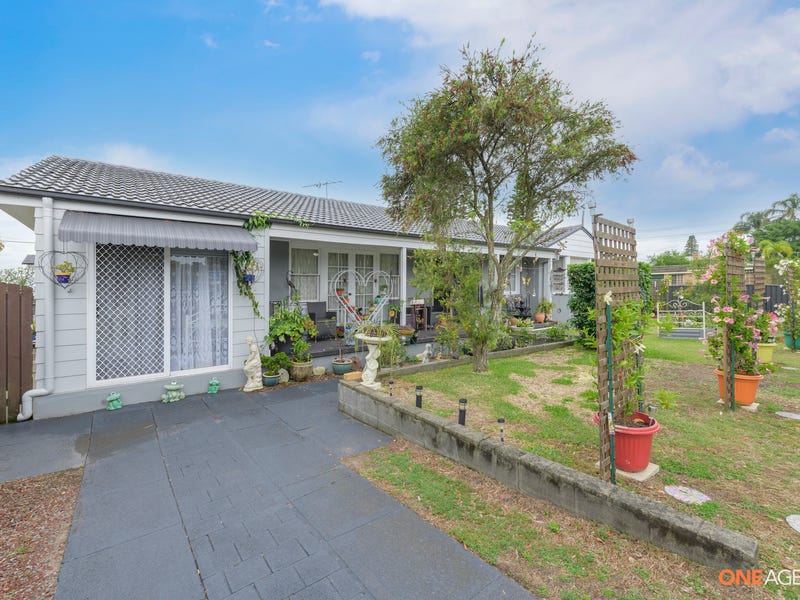 2 Strathmore Road, Caves Beach, NSW 2281