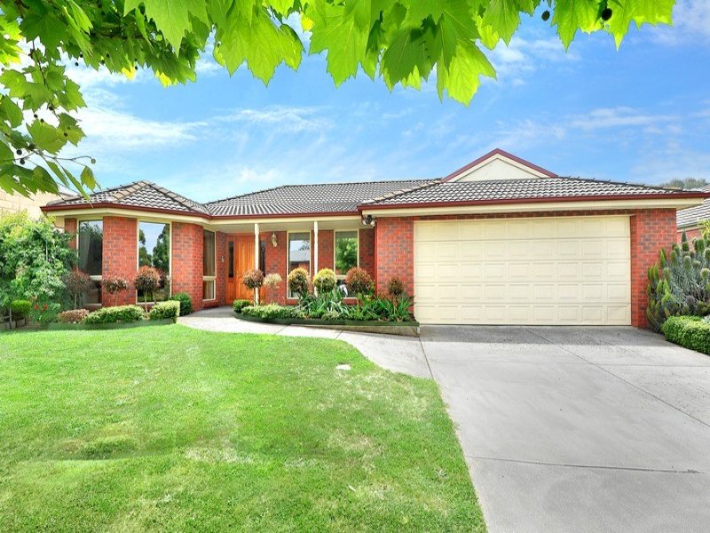 20 Stirling Drive, Lake Gardens, VIC 3355