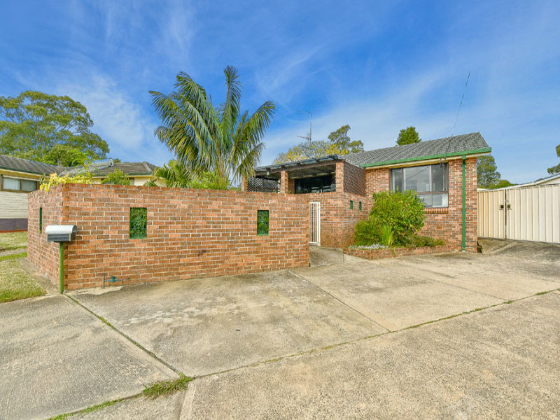 8 Seddon Place, Campbelltown, NSW 2560