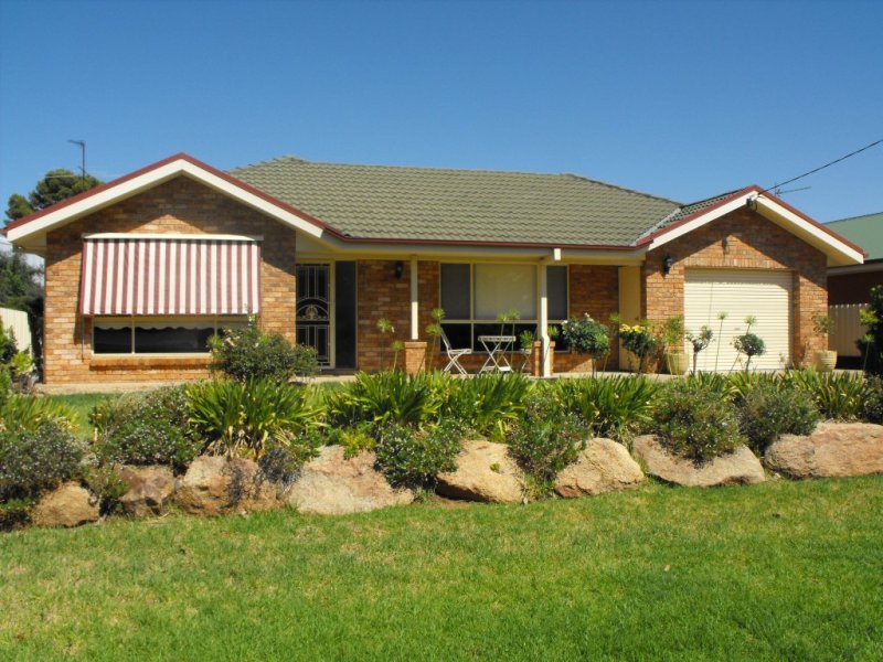 52 MENANGLE STREET, Ganmain, NSW 2702 Property Details