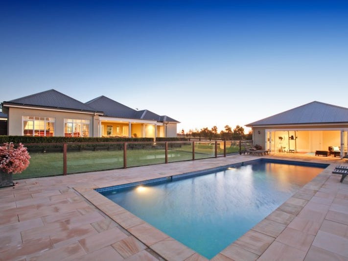 2 Crawford Creek Place, Razorback, NSW 2571 Property Details