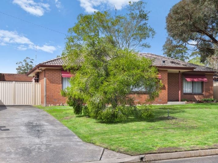 17 Semillon Grove, Mount Clear, VIC 3350 - realestate.com.au