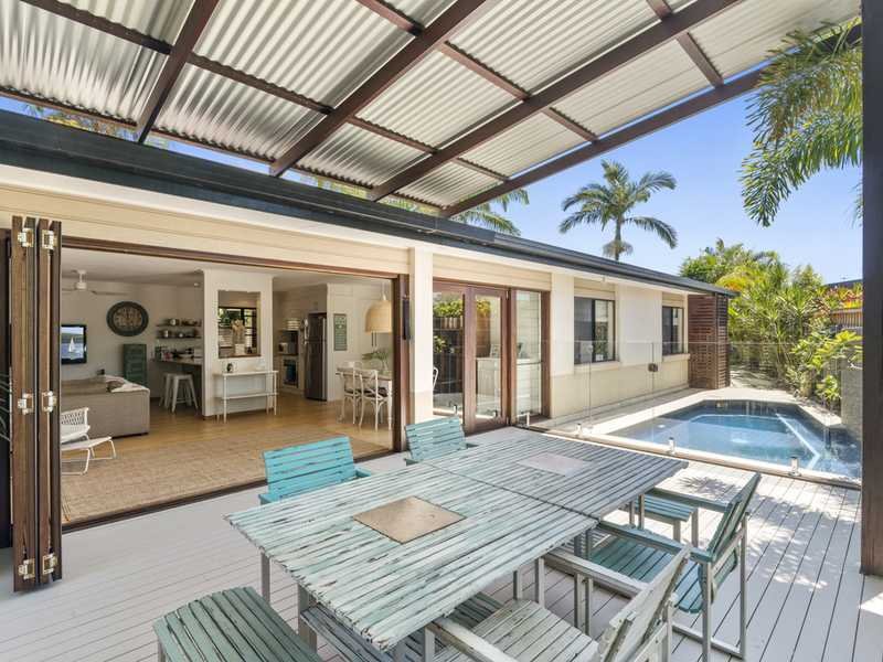 5 Cairns Avenue, Palm Beach, Qld 4221