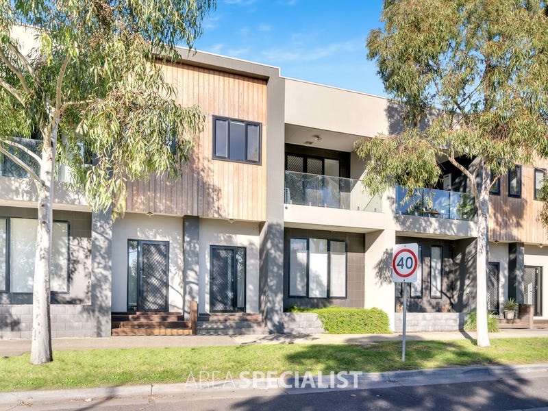 74 Heather Grove, Clyde North, VIC 3978
