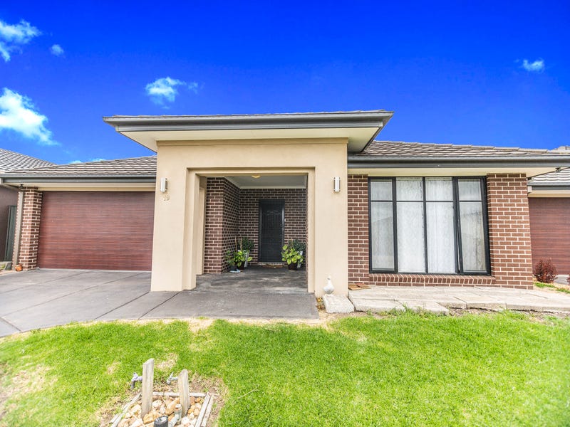 19 Peregrine Street, Cranbourne North, VIC 3977 - realestate.com.au