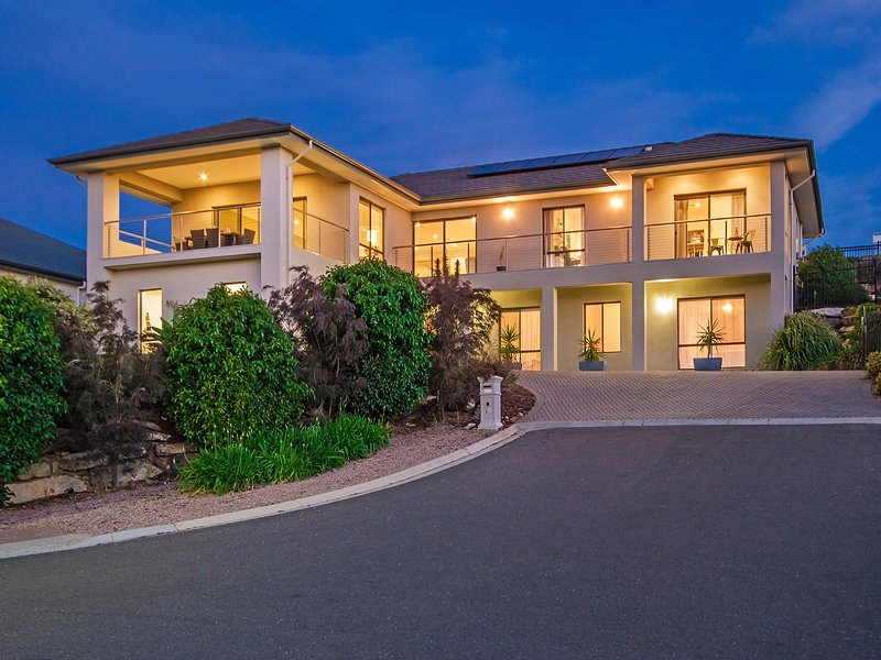 15 Hawkview Close, Darlington, SA 5047 Property Details