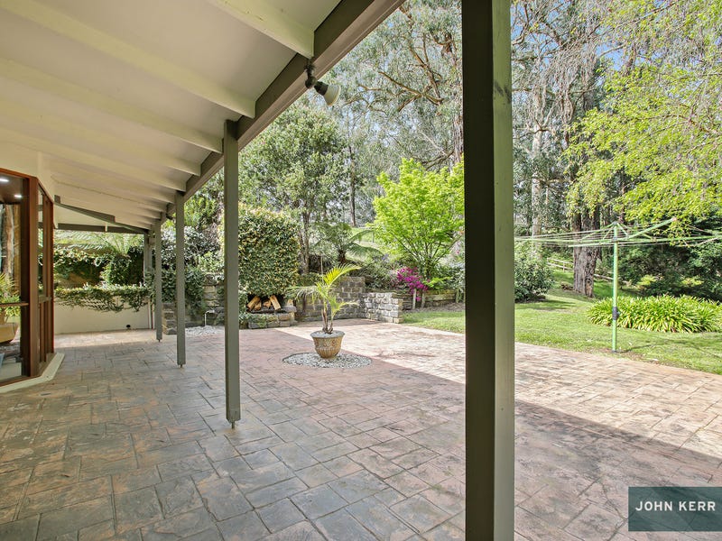 90 Pearces Track, Hernes Oak, VIC 3825