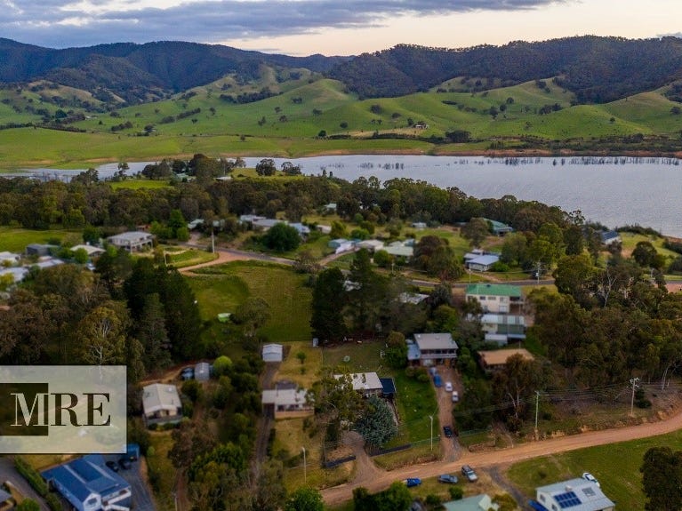 16 Valley Fair Rise, Macs Cove, VIC 3723