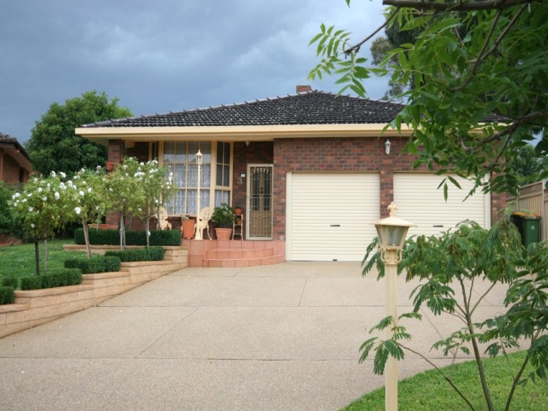 3 Koorong Place, Queanbeyan West, NSW 2620