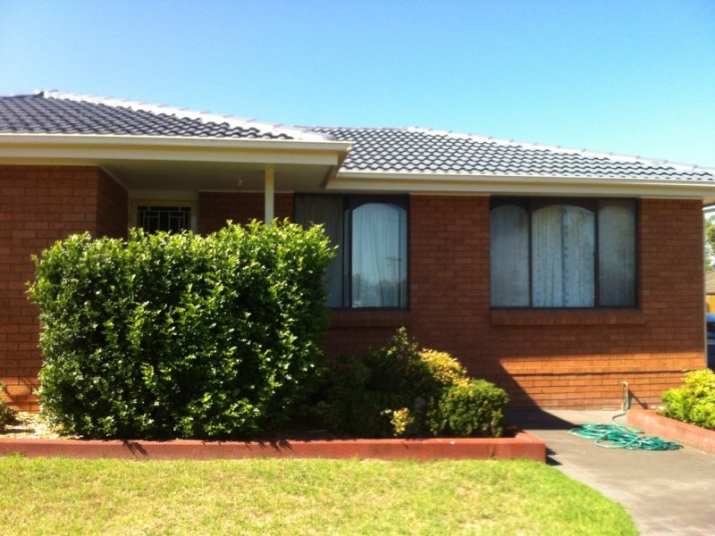 8 Mcintosh Street, The Oaks, NSW 2570