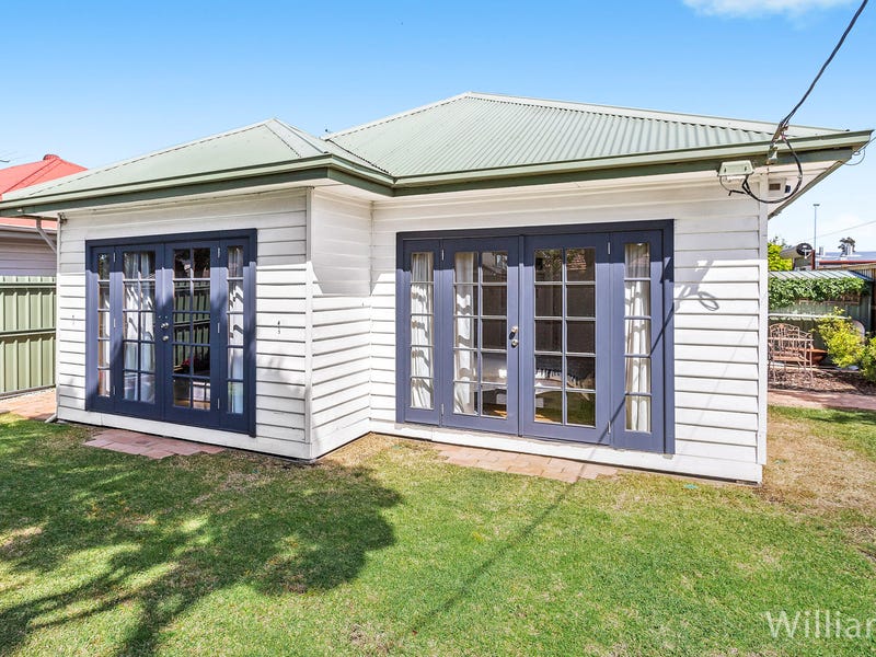 17 Maddox Road, Newport, VIC 3015