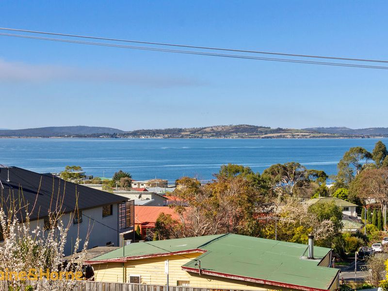 1/241A Roslyn Avenue, Blackmans Bay, TAS 7052