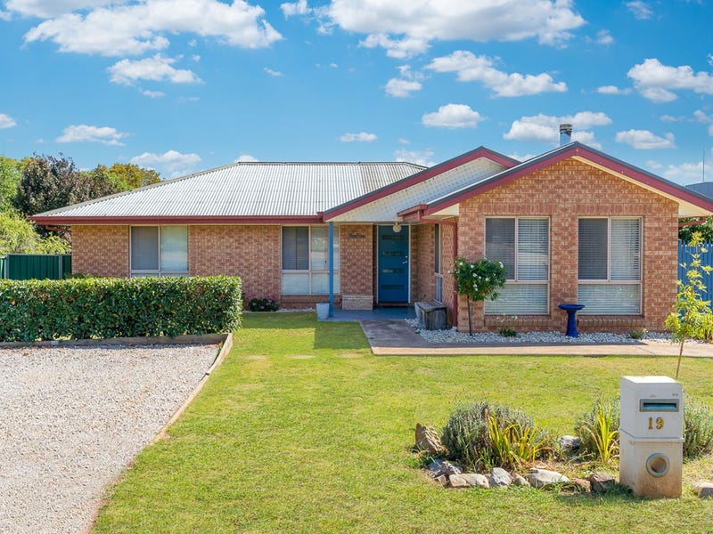 19 Castle Street, Molong, NSW 2866 House for Sale
