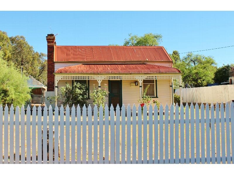 8 Dunstan Street, Sailors Gully, VIC 3556