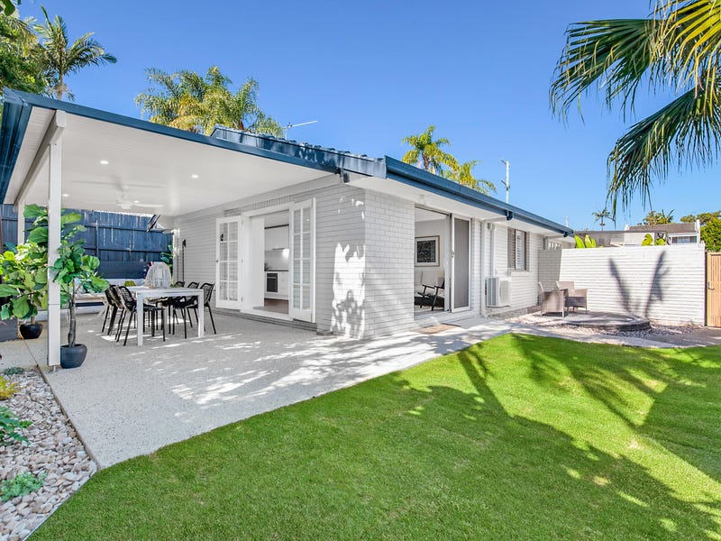 2/37 Shirley Street, Southport, Qld 4215 Property Details