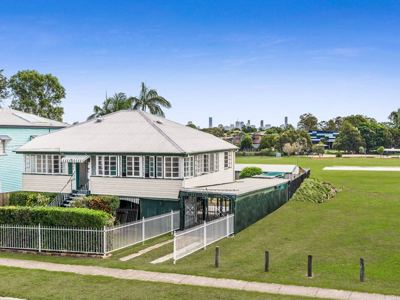 142 Barrack Road, Cannon Hill, QLD 4170