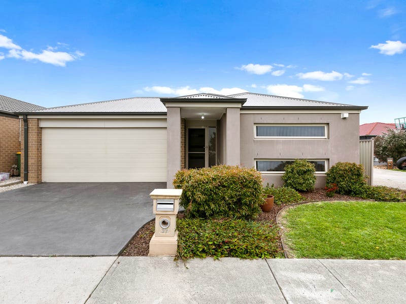 37 Edenbrook Circuit, Pakenham, VIC 3810 - Realestate.com.au